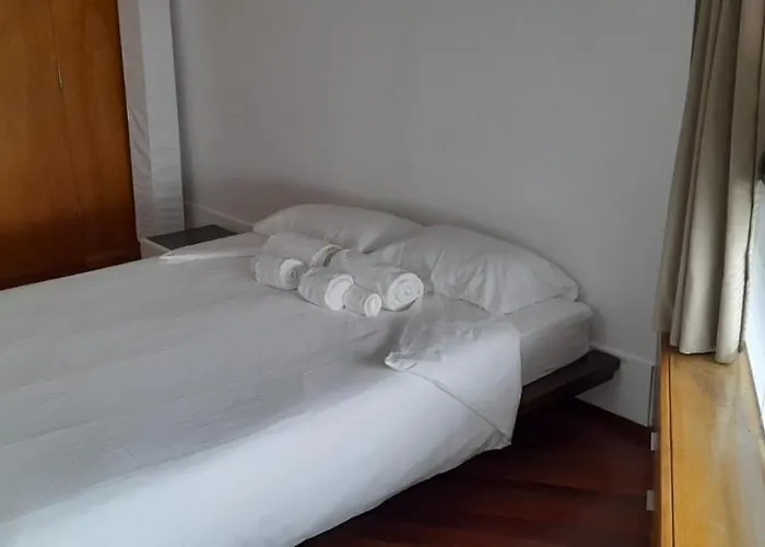 Stunning 2 Double Bedroom Designer House. 度假居 蓬塔德尔加达