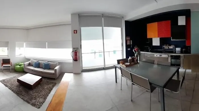 Stunning 2 Double Bedroom Designer House. 度假居 *